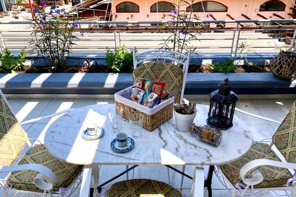Downtown Apartment Kamena Vourla Dış mekan fotoğraf
